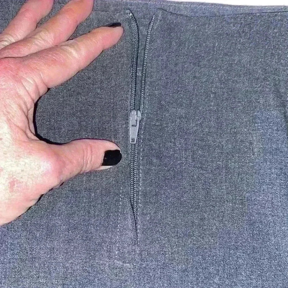 Gray pleated Mini-skirt - Picture 8 of 9